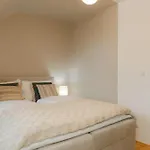 Comfy Apt For 4-6, 5 Min To Center, Metro & Free Parking