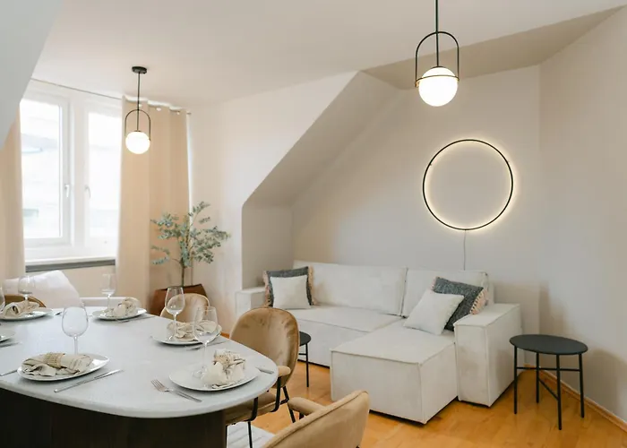 Comfy Apt For 4-6, 5 Min To Center, Metro & Free Parking