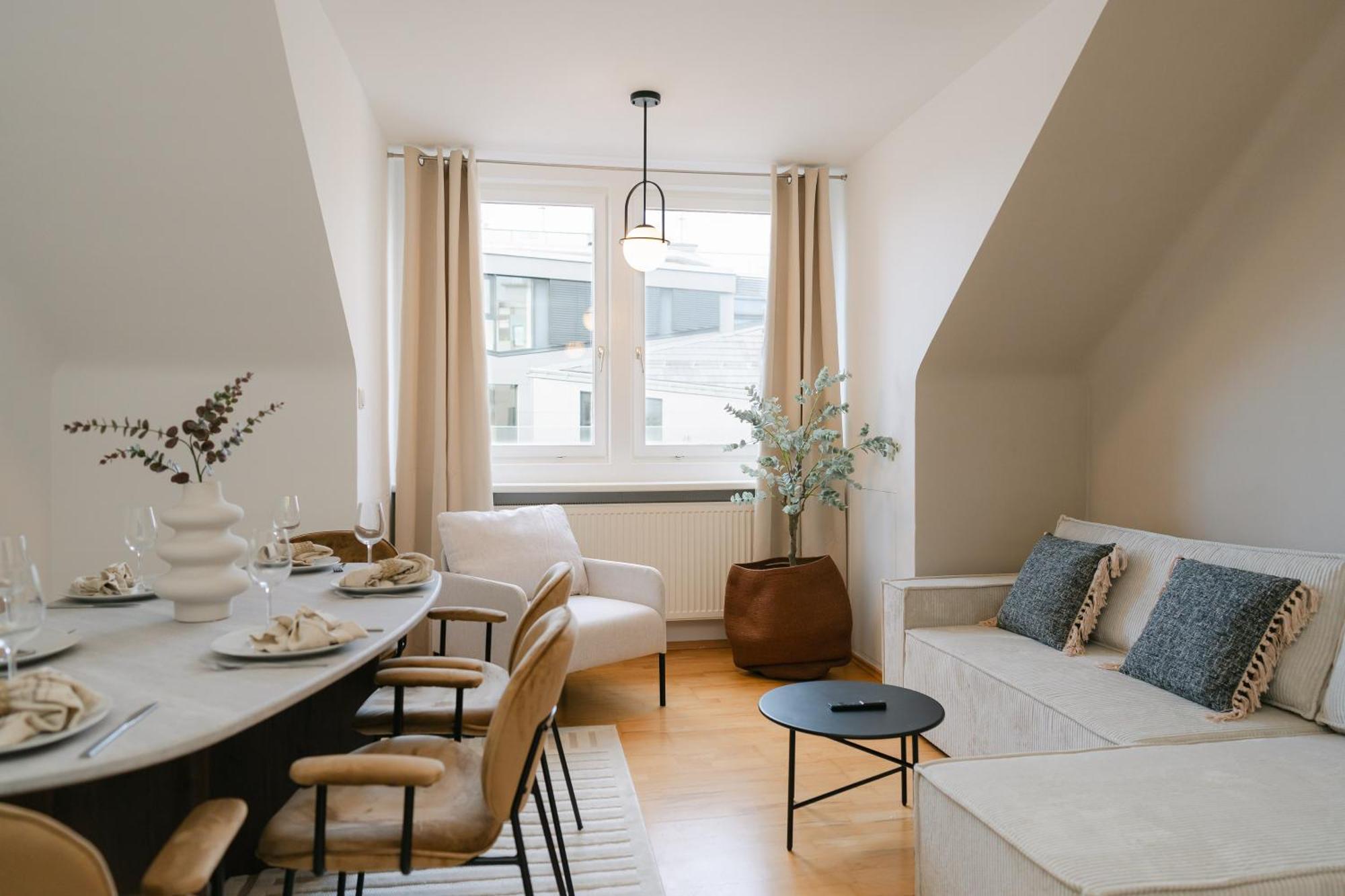 Comfy For 4-6, 5 Min To Center, Metro & Free Parking Apartament *