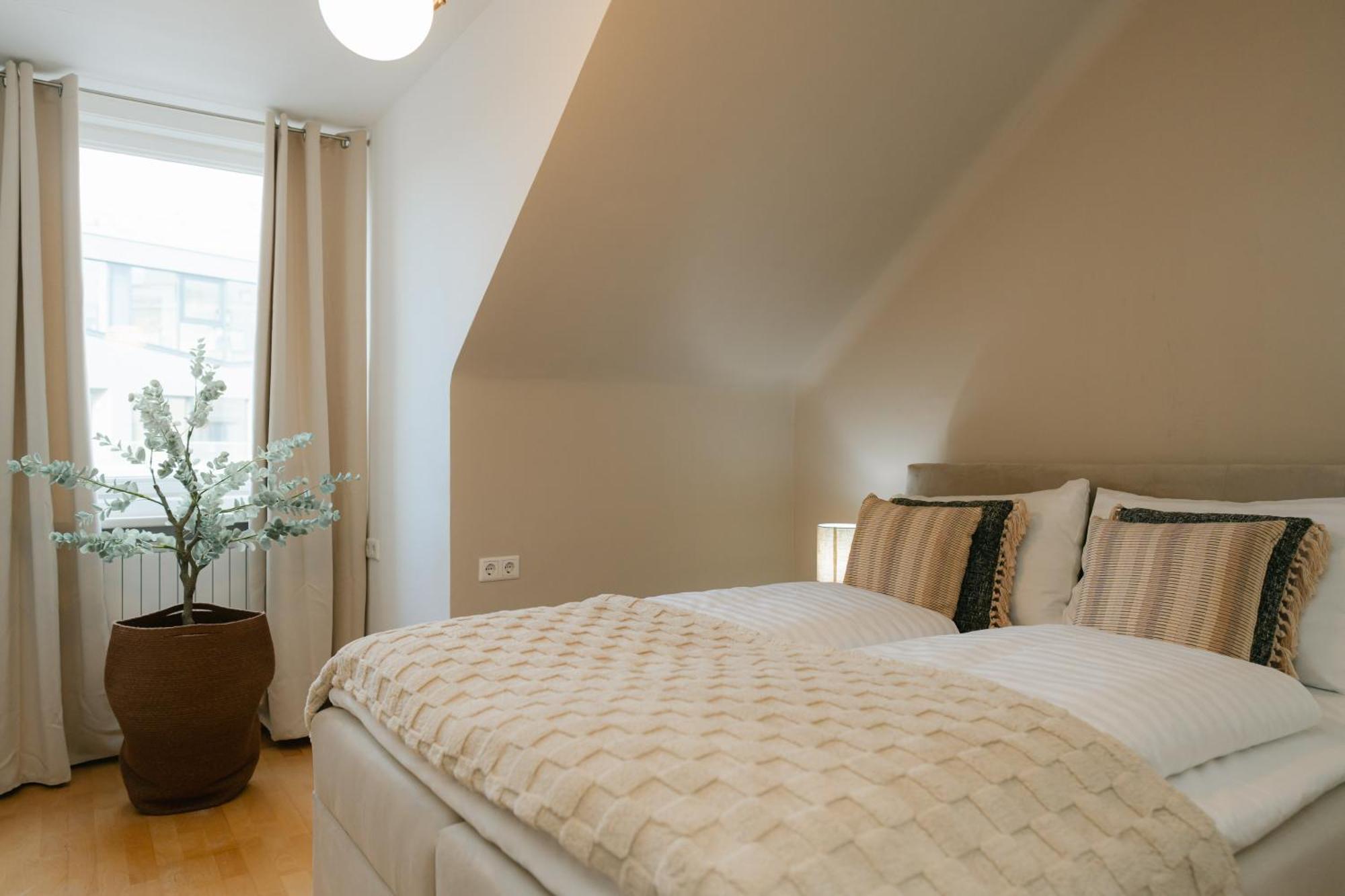 Apartament Comfy For 4-6, 5 Min To Center, Metro & Free Parking