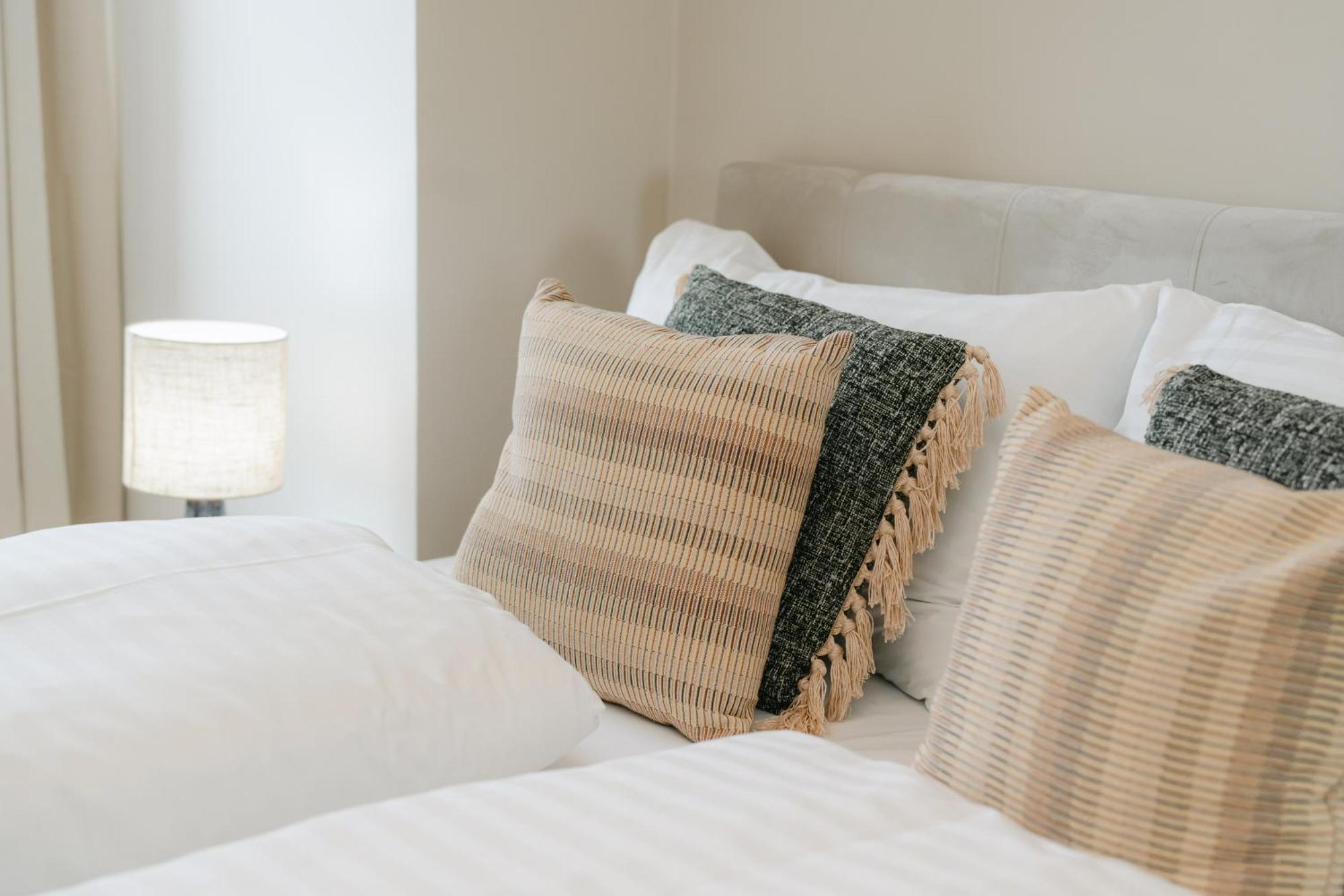 Comfy For 4-6, 5 Min To Center, Metro & Free Parking *