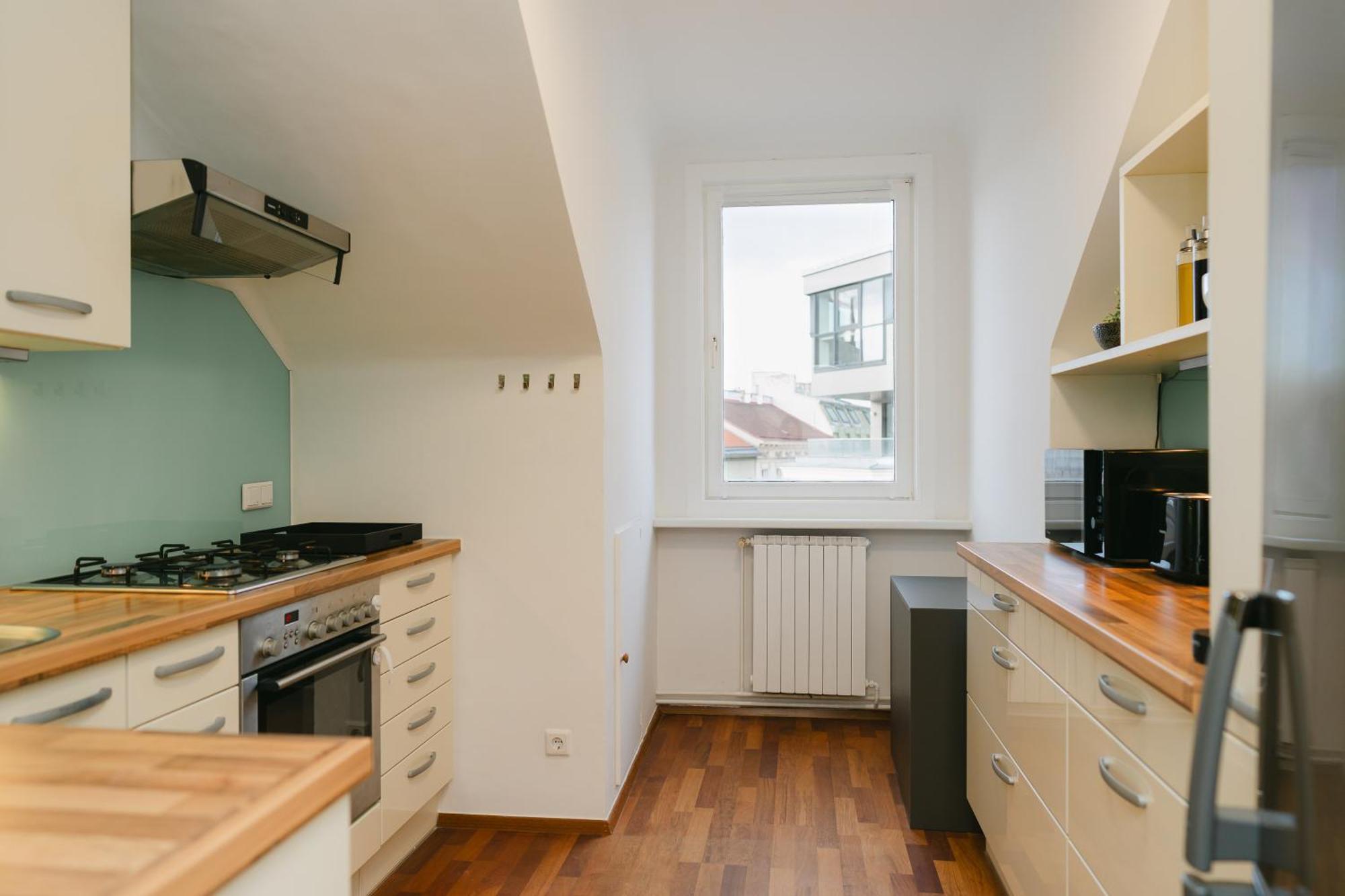 Apartament Comfy For 4-6, 5 Min To Center, Metro & Free Parking